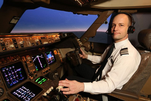 Các hãng hàng không giải thích lý do hiếm khi thấy phi công để râu