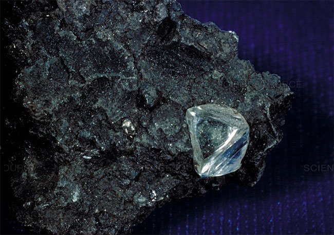 Các nhà địa chất tìm thấy một mảnh vỡ lục địa cổ chứa đầy kim cương
