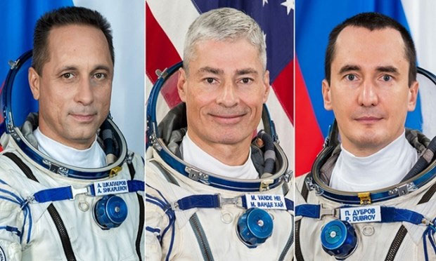 Các nhà du hành của Nga và Mỹ trên trạm ISS trở về Trái đất