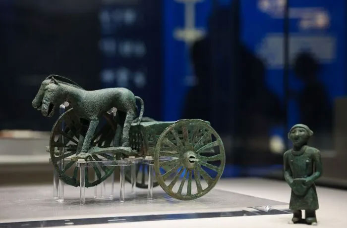 Các nhà khảo cổ học phát hiện mô hình xe ba bánh đầu tiên tại Trung Quốc