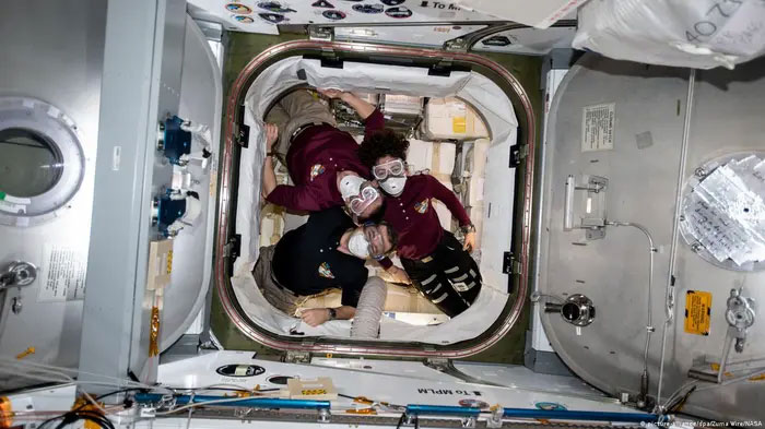 Các phi hành gia sẽ phải làm gì nếu bị ốm trong không gian?