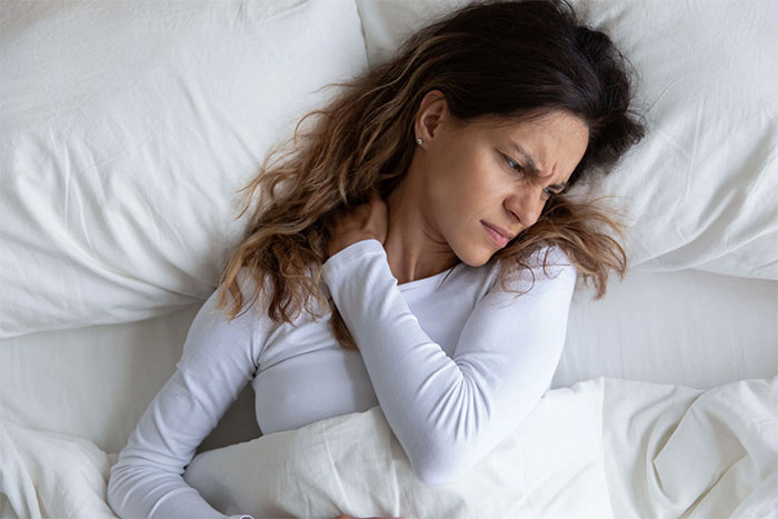 Cách để giảm nhanh cơn đau cổ do ngủ sai tư thế