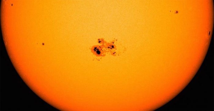 Cách quan sát vết đen Mặt trời bằng kính viễn vọng