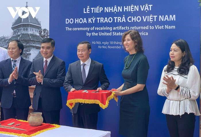 Cận cảnh 10 cổ vật vừa trở về Việt Nam