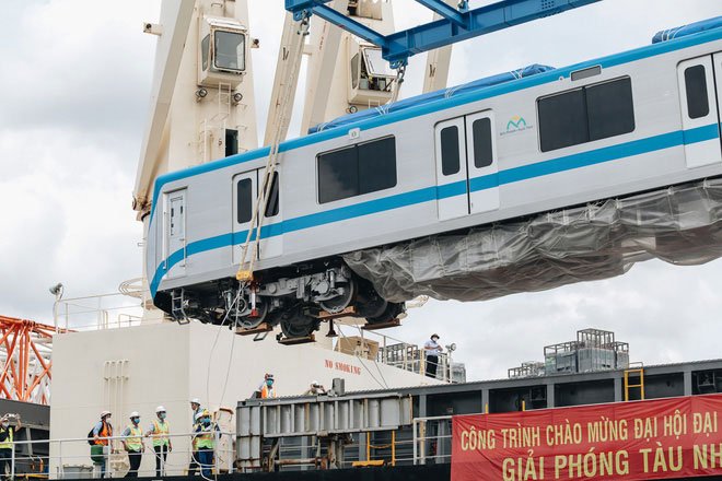 Cận cảnh đoàn tàu Metro Bến Thành - Suối Tiên vừa chính thức có mặt tại Sài Gòn