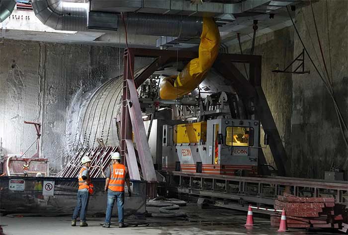 Cận cảnh máy đào hầm metro xuyên dưới lòng phố Kim Mã