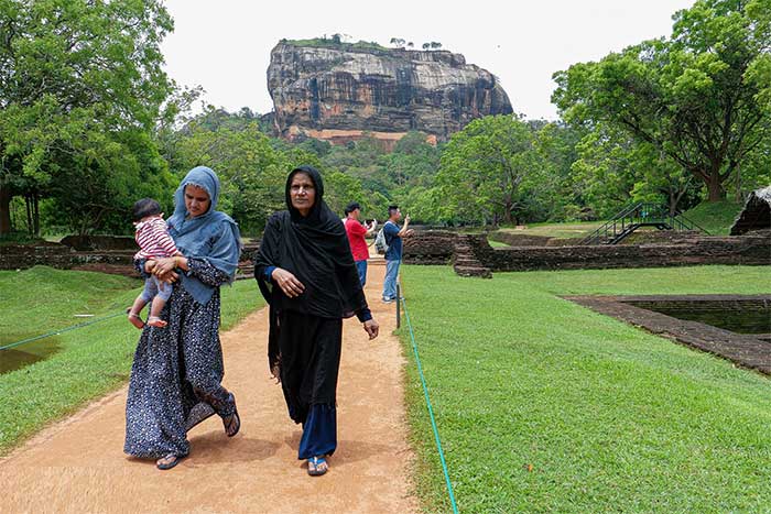 Cận cảnh pháo đài sư tử cao gần 200m giữa rừng rậm Sri Lanka