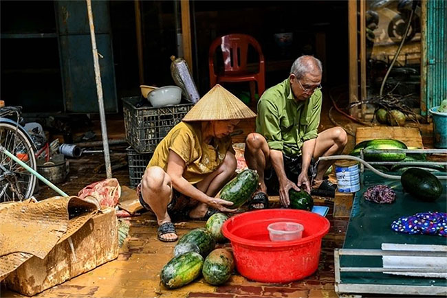 Cảnh báo nguy cơ dịch bệnh bùng phát sau mưa lũ