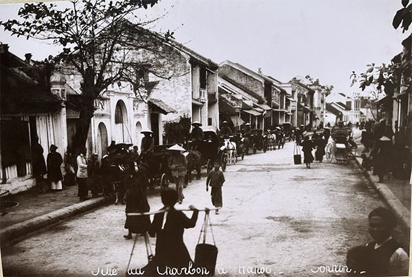 Cảnh buôn bán ở Hà Nội xưa qua ảnh đen trắng
