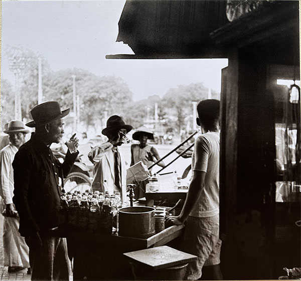 Cảnh buôn bán ở Hà Nội xưa qua ảnh đen trắng
