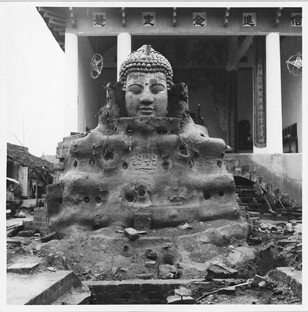 Cảnh đúc tượng Phật khổng lồ ở Hà Nội 70 năm trước