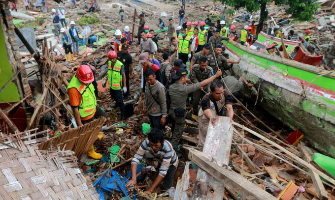 Cảnh hoang tàn ở thị trấn Indonesia bị sóng thần tấn công
