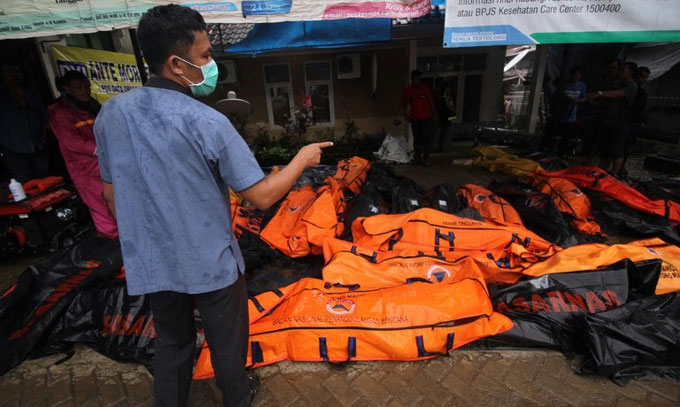 Cảnh hoang tàn ở thị trấn Indonesia bị sóng thần tấn công
