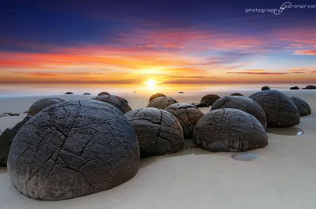 Cảnh siêu thực như ngoài hành tinh ở bãi đá “trứng rồng” hàng chục triệu năm tuổi