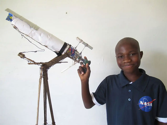 Cậu bé chế tạo kính thiên văn có thể quan sát được bề mặt của Mặt trăng, chỉ với dây điện và vài lon nước ngọt