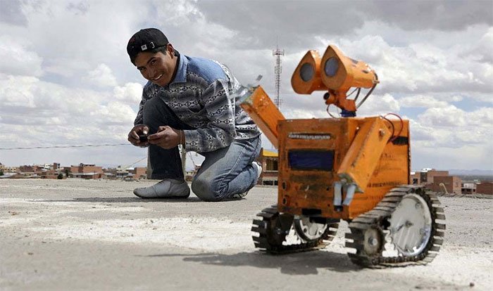 Cậu sinh viên chế tạo thành công Robot Wall-E từ vật liệu thu lượm được ở bãi rác