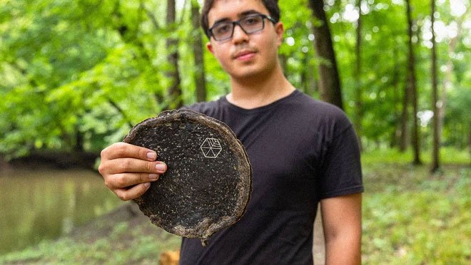 Chàng sinh viên tạo ra gỗ từ phế phẩm của trà kombucha, hứa hẹn giải cứu mảng xanh của hành tinh