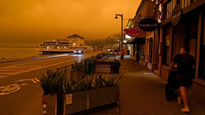 Cháy rừng khiến bầu trời San Francisco biến thành màu cam như sao Hỏa