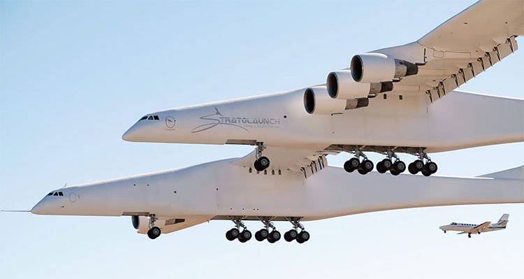 Chiếc máy bay lớn nhất thế giới có 6 động cơ Boeing 747 lần đầu cất cánh