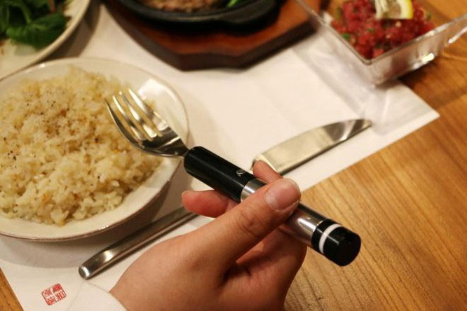 Chiếc nĩa thần kỳ có thể thay đổi hương vị của thức ăn