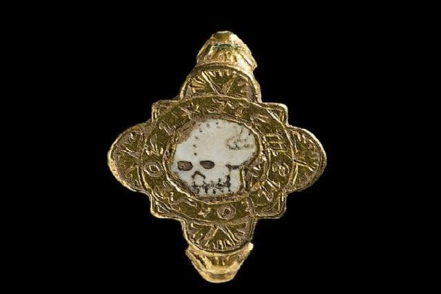 Chiêm ngưỡng báu vật bằng vàng tuyệt đẹp thời Trung cổ được phát hiện ở Wales