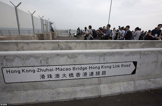 Chiêm ngưỡng cầu vượt biển dài nhất thế giới: 55km, 18 tỷ USD kinh phí tại Trung Quốc