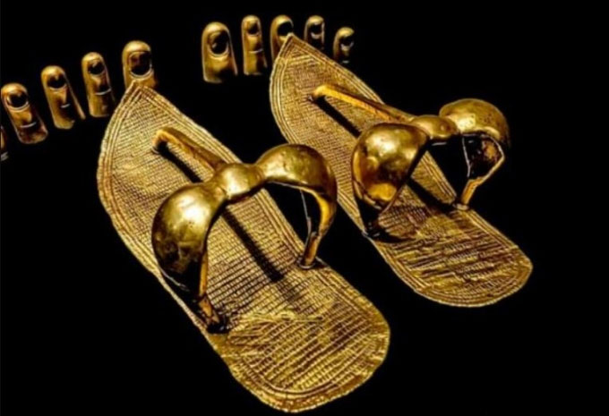Chiêm ngưỡng đôi dép bằng vàng của vua Tutankhamun