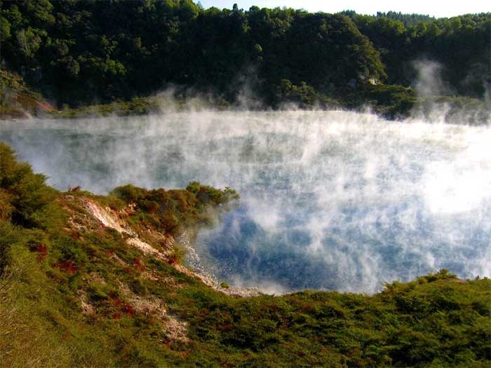 Chiêm ngưỡng vẻ đẹp nguyên sơ của suối nước nóng lớn nhất thế giới