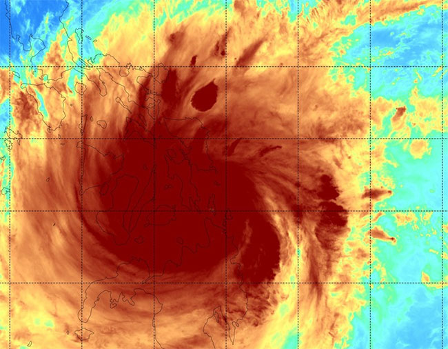 Chiều tối nay siêu bão RAI vào Biển Đông, giật cấp 17