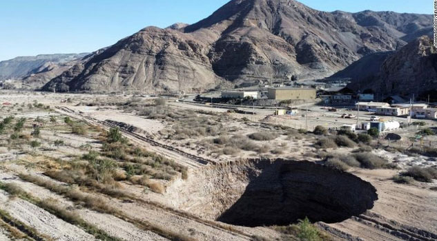 Chile cảnh báo khu vực xung quanh “hố tử thần” khổng lồ có nguy cơ cao tiếp tục sụt lún