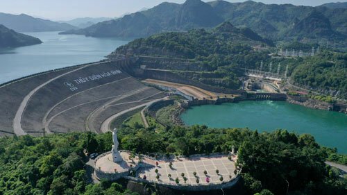 Chinh phục sông Đà xây Thủy điện Hòa Bình