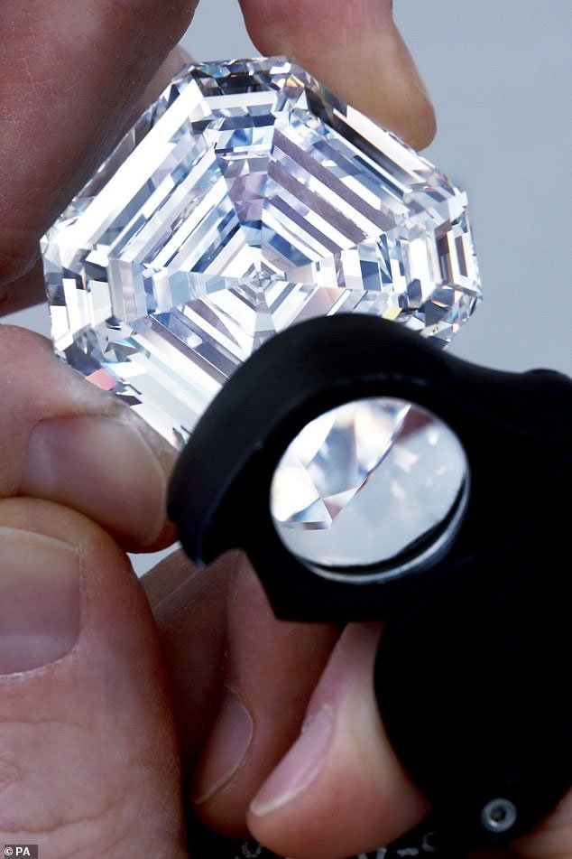 Choáng ngợp với viên kim cương to nhất thế giới mới được công bố