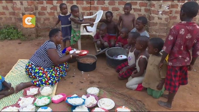 Choáng với người phụ nữ mắn đẻ nhất châu Phi: gần 40 tuổi có 44 con