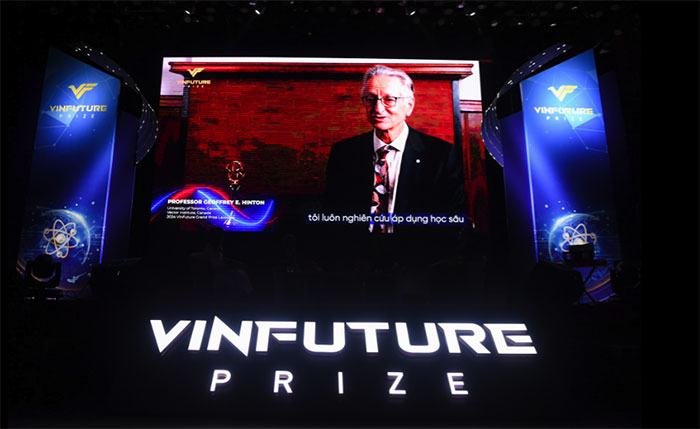 Chủ nhân giải thưởng chính Vinfuture 2024 nhận giải thưởng Nobel vật lý 2024