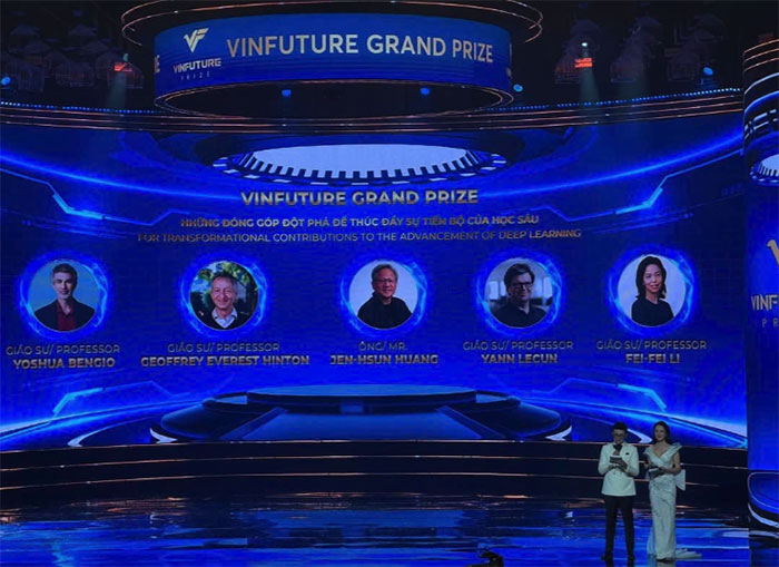 Chủ nhân giải thưởng chính Vinfuture 2024 nhận giải thưởng Nobel vật lý 2024