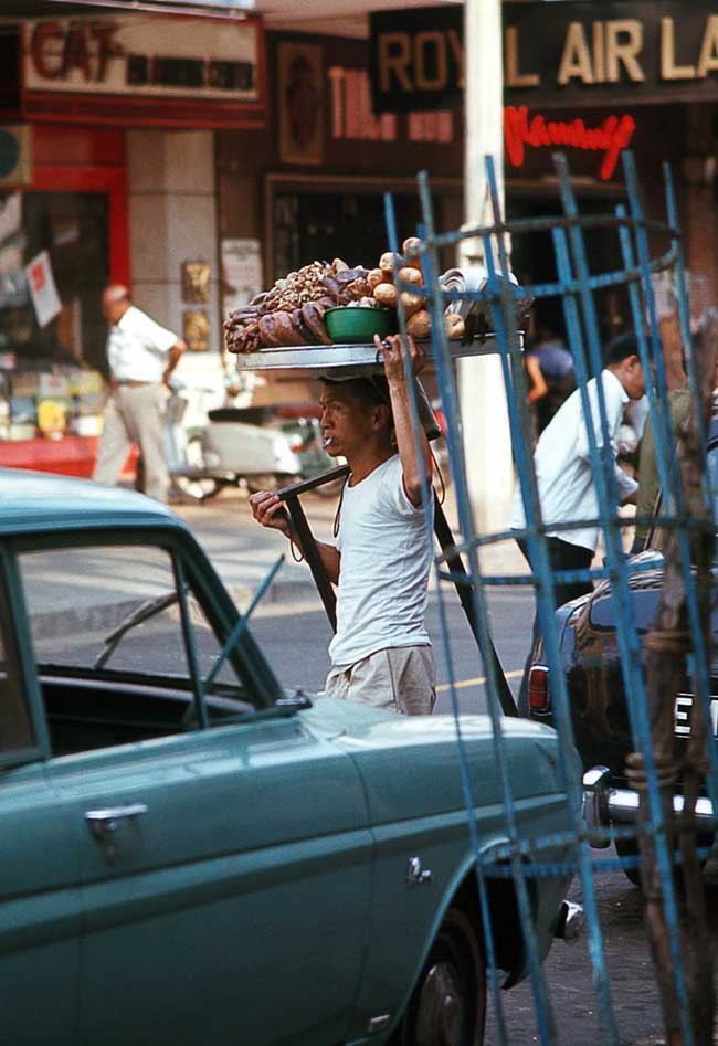Chùm ảnh cực lý thú về bánh mì ở Sài Gòn xưa