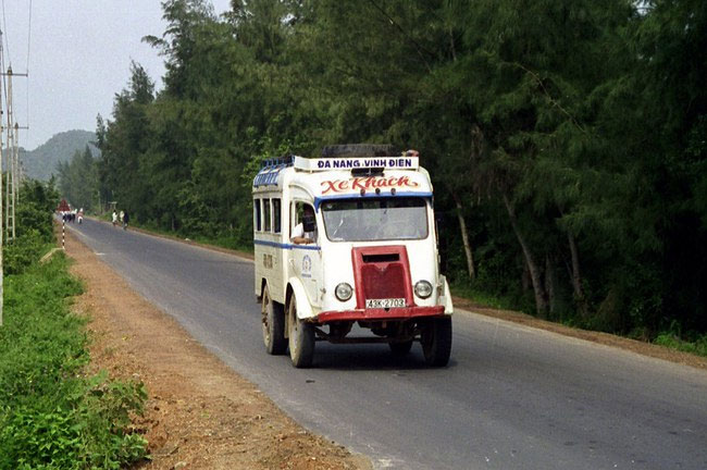 Chùm ảnh độc: Cận cảnh loại xe buýt lạ lùng ở Việt Nam năm 1996