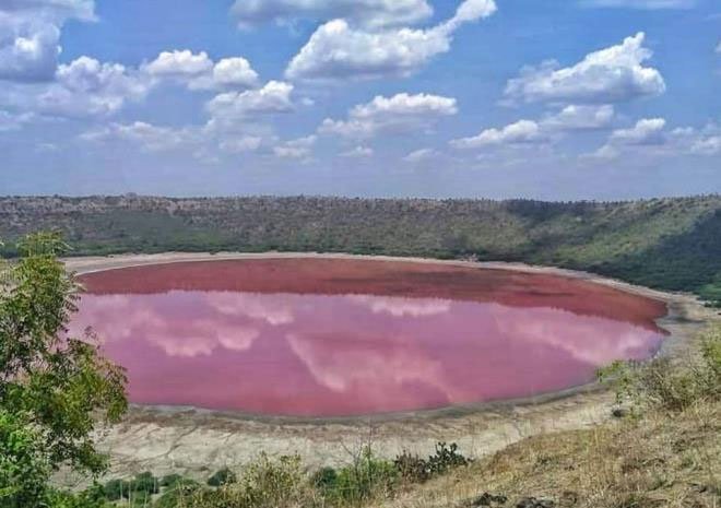 Chuyên gia bất lực, không rõ lý do hồ nước 50.000 tuổi chuyển màu hồng