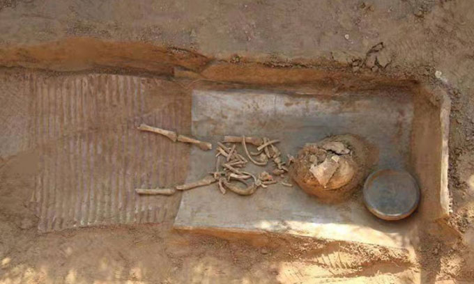 Chuyên gia phát hiện hàng loạt bình cổ đựng hài cốt trẻ em 2.000 năm