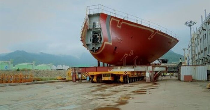Chuyển khoang tàu nặng 285 tấn đến xưởng lắp ráp như thế nào