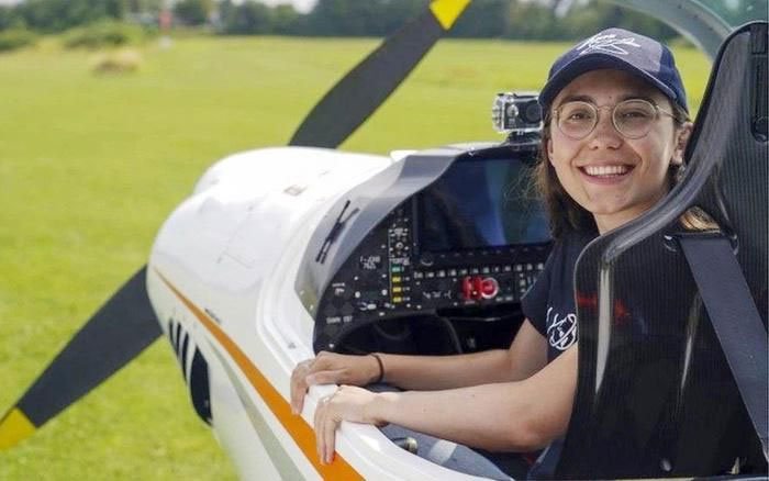 Cô gái 19 tuổi sắp lái máy bay vòng quanh thế giới