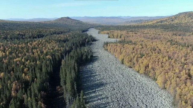 Có một dòng sông kỳ lạ ở Nga, không nước nhưng vẫn nghe tiếng róc rách quanh năm