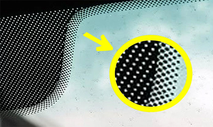 Có thể bạn chưa biết: Dải chấm tròn nhỏ li ti màu đen trên xe ô tô có tác dụng gì?
