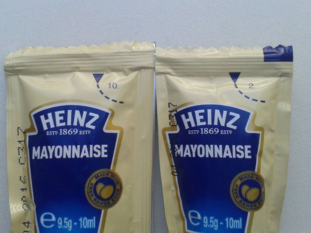 Con số bí mật trên các túi đựng tương cà nổi tiếng của Heinz và lời giải đáp khiến ai cũng ngỡ ngàng