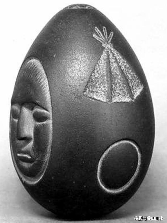 Công nhân nhặt được hòn đá có hoa văn mặt người, có thể là mật mã của người ngoài hành tinh