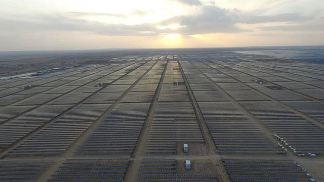 Công viên năng lượng Mặt Trời khổng lồ giữa sa mạc Dubai có thể xô đổ mọi thứ kỷ lục
