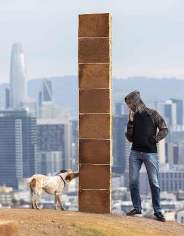Cột tháp bí ẩn xuất hiện ở San Francisco giữa Giáng sinh