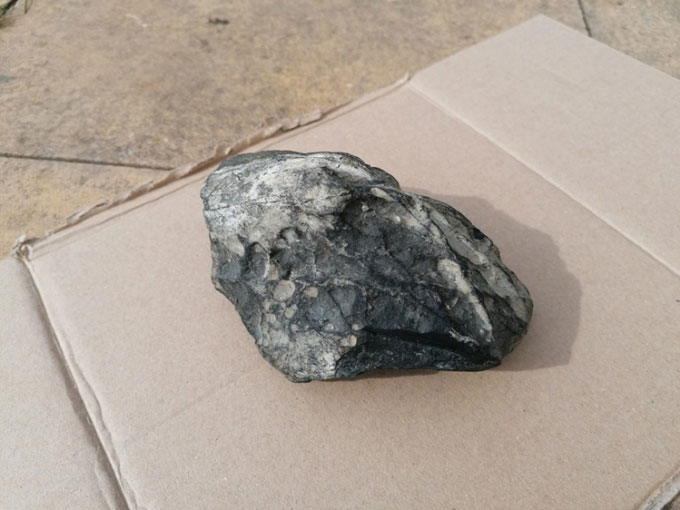 Cư dân Wales tìm thấy thiên thạch khủng nặng hơn 1kg, trị giá 100.000 bảng
