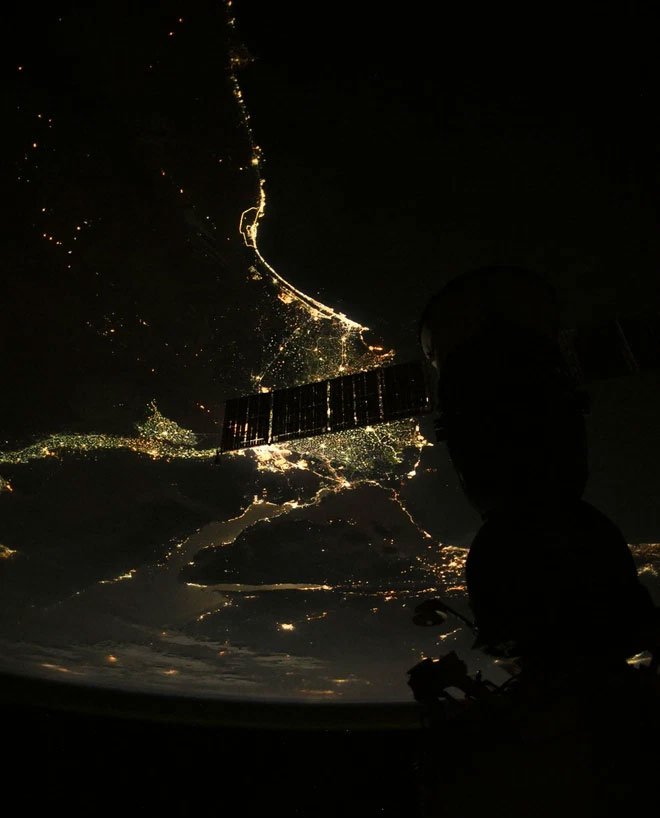 Cứ lên Trạm Vũ trụ Quốc tế là sẽ chụp được ảnh Trái đất đẹp lung linh? Thực tế không dễ như bạn nghĩ đâu