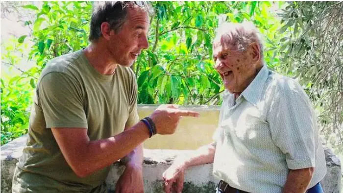 Cụ ông bị ung thư chuyển về sống ở vùng đất blue zones, không ngờ sống tới 98 tuổi: Bí quyết rất đơn giản!
